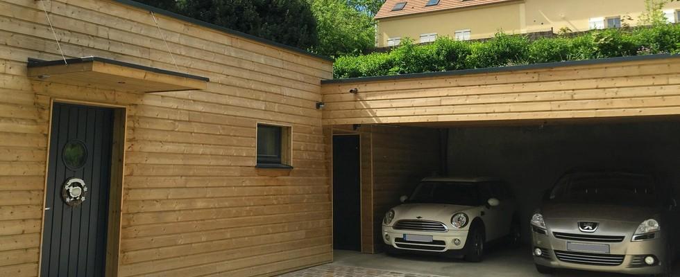 Extension en ossature bois, bardage bois naturel, carport.